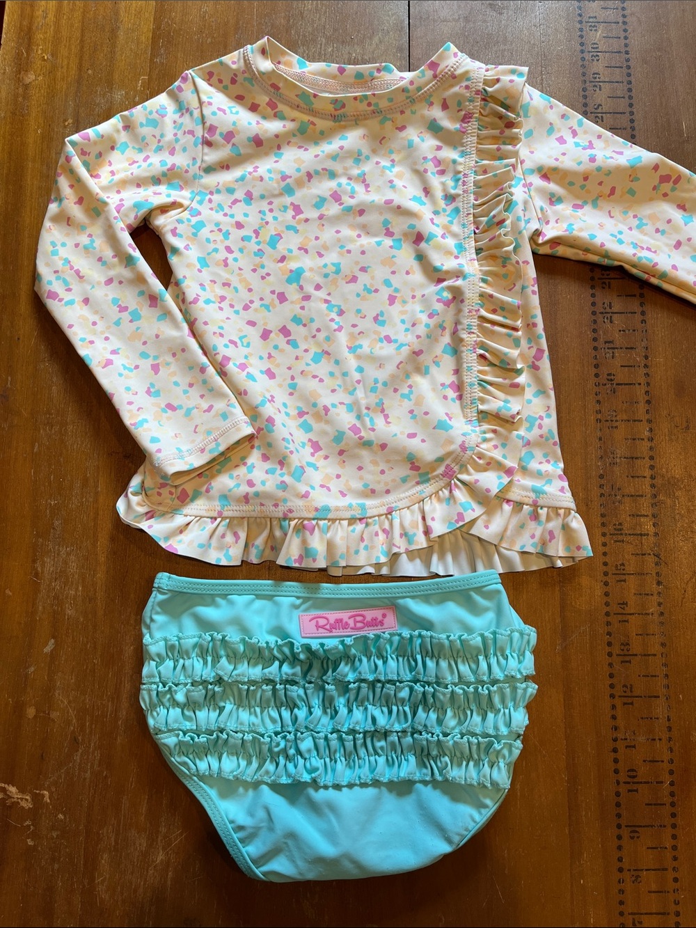 Set/2 RUFFLE BUTTS 4T Cream Confetti Print Ruffled Rash Guard & Bottoms